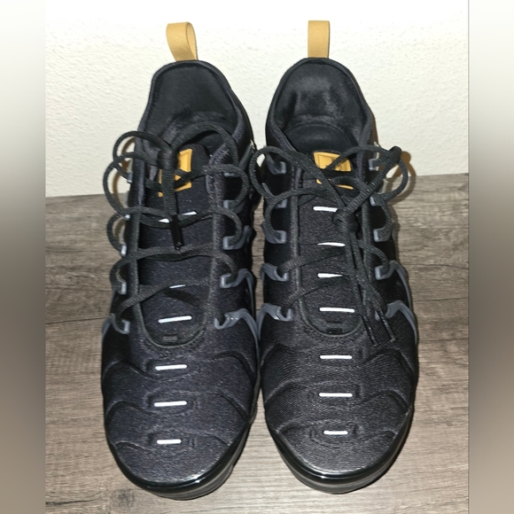 Nike VaporMax Plus 'Black, gold, and gray' - Picture 1 of 4